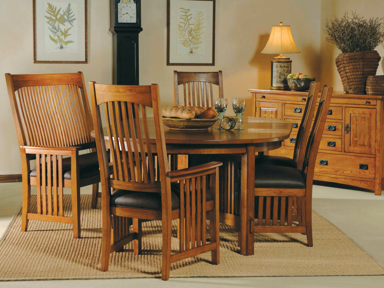 Mission Pointe Reunion Dining table with 4 leather seat side chairs